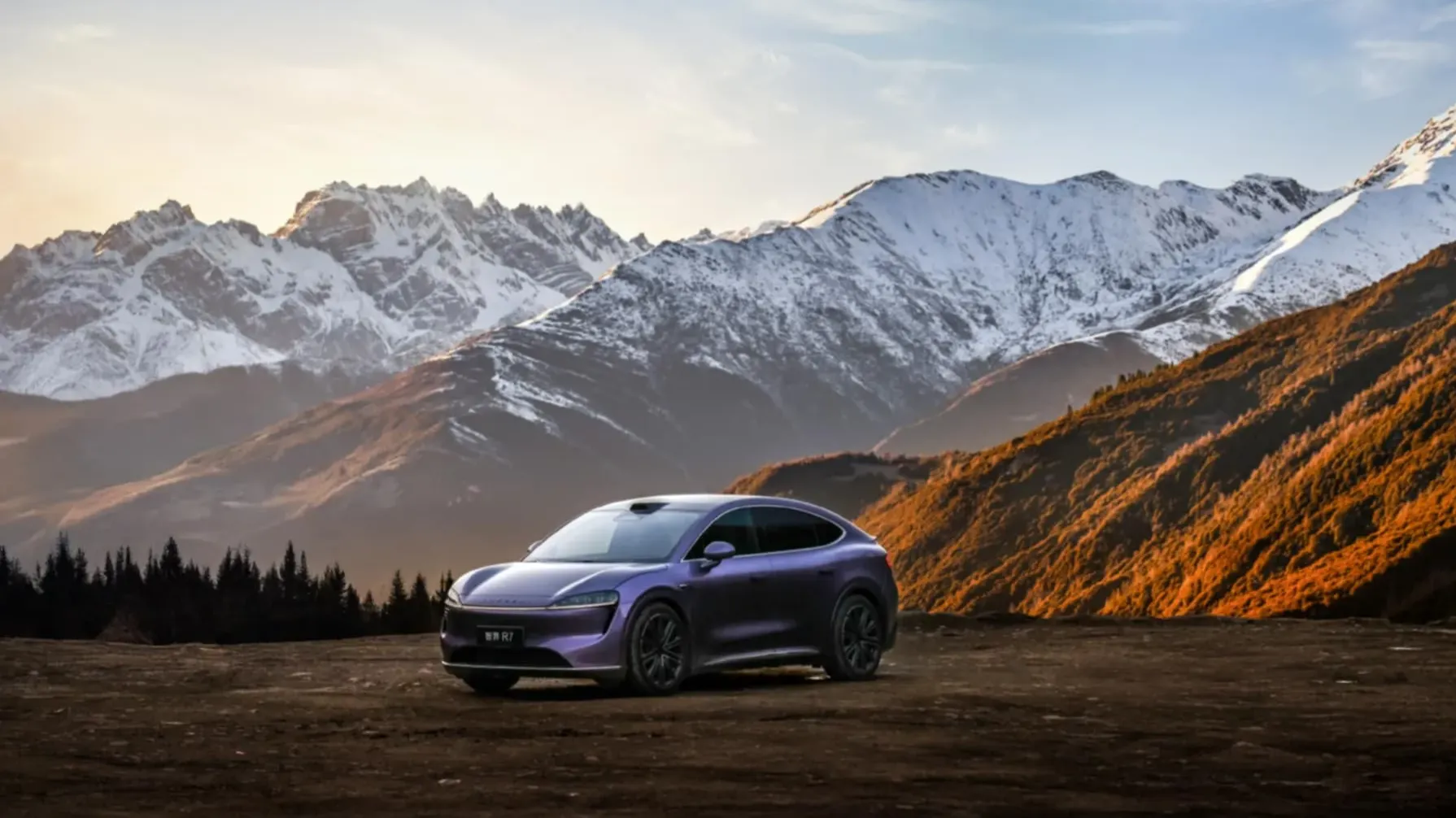 HUAWEI's new extended-range Luxeed R7 offers up to 1,673 km in CLTC range