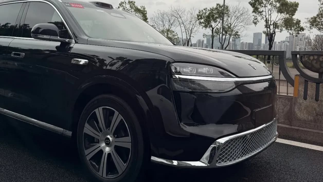 2026 AITO M9 spotted uncamouflaged with Huawei's 896-line LiDAR