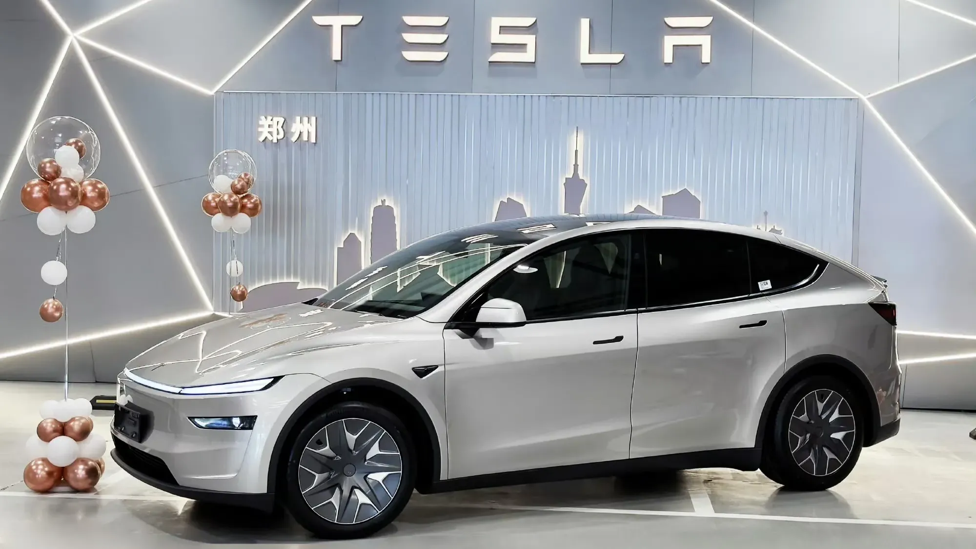 Tesla begins nationwide deliveries of all-new Model Y L and 830-km Model 3 LR