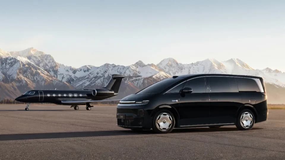 Leapmotor introduces 1st MPV D99 with dual powertrain and 1000V architecture