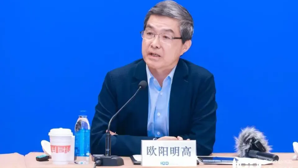 China's top battery scientist urges caution on solid-state EV rush