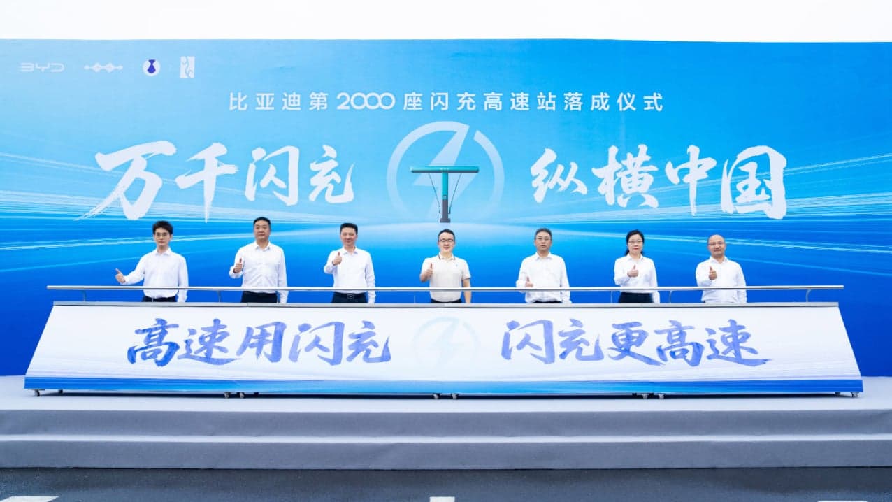 BYD opened its 2,000th highway flash charging stations, three months ahead of schedule