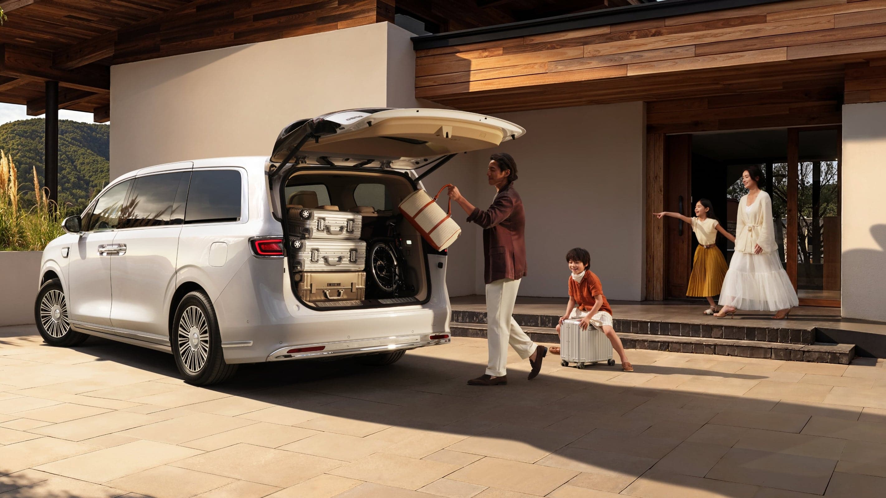 Luxeed nears its own carmaking license as September retail falls 44% to 5,160